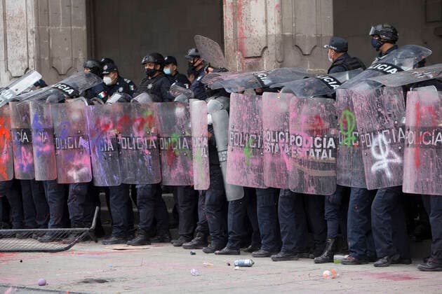 Women Commemorate International Women™s Day In Mexico TOLUCA, MEXICO - MARCH 8: Police line during the riots caused for the protests against gender violence as part of the commemoration of International Women™s Day at downtown on March 8, 2021 in Toluca, Mexico Copyright: xLeonardoxCasasx EYEPIXGROUP_LC_08032021_4507