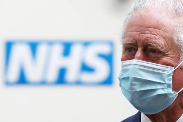 Entertainment Bilder des Tages Prinz Charles und Herzogin Camilla besuchen nationalen Gesundheitsdienst in London . 09 03 2021. London, United Kingdom. Prince Charles, Prince of Wales and Camilla, Duchess of Cornwall, during a visit to Skipton House in London where they learnt about the work being done by the NHS England and the Ministry of Defence, to enable the Covid 19 vaccine rollout.  xPoolx xi-Imagesx IIM-22056-0017