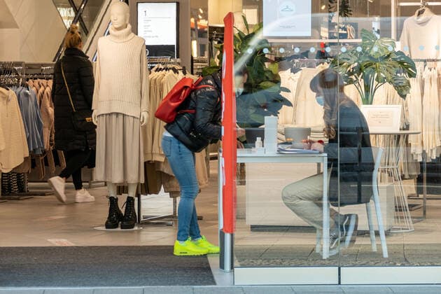 09 03 2021,Berlin,Germany,GER,a branch of H M at Kurfürstendamm As of today, shopping via Click and Meet is possible despite Corona Lockdown