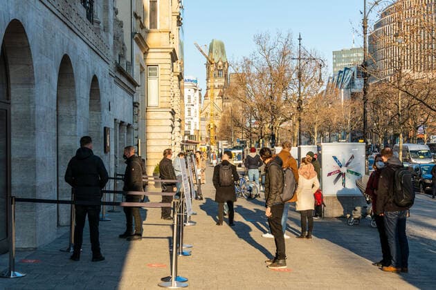09 03 2021,Berlin,Germany,GER,Apple Store branch on Kurfürstendamm As of today, shopping via Click and Meet is possible despite Corona Lockdown