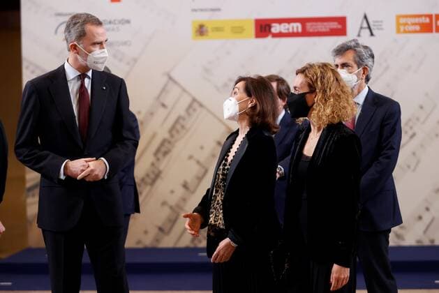 Spain s King Felipe VI (L) greets Spain s First Deputy Prime Minister Carmen Calvo (C-R) and Lower Chamber Speaker Meritxell Batet (R) before the 19th In Mermoriam Concert organized by The Foundation of Victims of Terrorism in memory of the victims of 4March Madrid bombing at National Auditory in Madrid, Spain, 10 March 2021. Spain s Royal Couple chair the 19th In Mermoriam Concert !ACHTUNG: NUR REDAKTIONELLE NUTZUNG!  Copyright: xMariscalx GRAF2472 20210310-637510012846135162