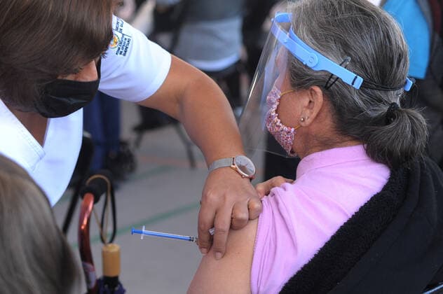 Mexico Increases Vaccination Against Covid-19 QUERETARO, MEXICO - MARCH 10: An elderly receives a dose of Pfizer vaccine, during a national vaccination program to immunize elderly over 60 years in a vaccine place located in La Canada, while the Mexican Government has ramps up vaccination against Covid-19. Have been applied more that 2.8 millions of dose in the country. On March 10, 2021 in Queretaro, Mexico Copyright: xFernandoxCamachox EYEPIXGROUP_FC_10032021_4724