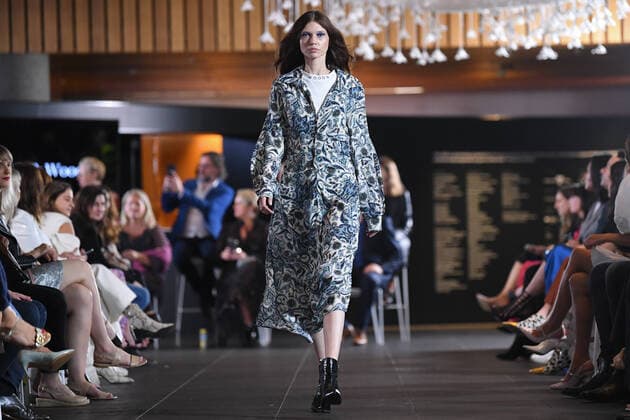 Bilder des Jahres 2021, Entertainment 03 März Entertainment Themen der Woche KW10 Entertainment Bilder des Tages MELBOURNE FASHION FESTIVAL 2021, A model walks the runway wearing a design by Viktoria & Woods during The Melbourne Fashion Festival (MFF) Gala Runway show, at the National Gallery of Victoria, in Melbourne, Thursday, March 11, 2021. ( NO ARCHIVING, EDITORIAL USE ONLY, NO USE IN BOOKS WITHOUT CONSENT MELBOURNE VIC AUSTRALIA  Copyright: xJAMESxROSSx 20210311001526552848