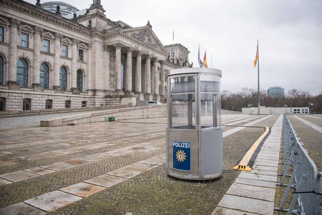Berlin Reichstag Police A police pavilion stands in front of the Reichstag building, seat of the German Bundestag 28 1 2021, Berlin