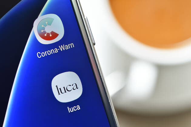 Corona Warn App and Luca App on one mobile phone ** NUR FUER REDAKTIONELLE ZWECKE ** EDITORIAL USE ONLY **