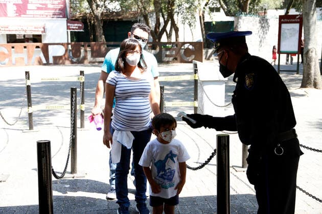 Chapultepec Zoo Resume Activities MEXICO CITY, MEXICO - MARCH 11: A officer checks temperature to a Tourist before he enter at The Zoo of Chapultepec during the reopening with the orange epidemiological traffic light, The Zoo receives its visitors applying sanitary measures in their accesses and a control of the entry of people to know the diverse animals that reside in the place. On March 11, 2021 in Mexico City, Mexico Copyright: xLuisxBarronx EYEPIXGROUP_LB_11032021_4853
