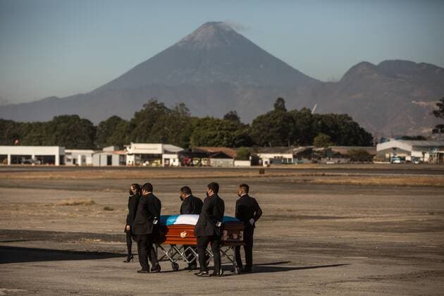 Guatemala City (Guatemala), 12 03 2021.- A group of men carry the coffin with the body of a migrantduring the repatriation of the bodies of the 16 migrants killed on January 22 in Mexico, at La Aurora International Airport, in Guatemala City, Guatemala, 12 March 2021. The repatriation was agreed on March 12 by the governments of Mexico and Guatemala after completing the process of identifying the victims, according to the Ministry of Foreign Relations. Guatemala receives the bodies of the 16 migrants killed in Mexico !ACHTUNG: NUR REDAKTIONELLE NUTZUNG!  Copyright: xEstebanxBibax AME1744 20210312-637511662455286957