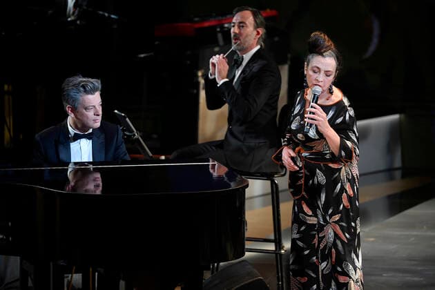Filmpreis Cesar - Preisverleihung Catherine Ringer accompagnee par Benjamin Biolay au piano CELEBRITES : 46e Ceremonie des Cesar 2021 - Paris - 12 03 2021 PierreVillard Pool PANORAMIC 