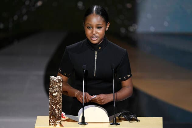 Filmpreis Cesar - Preisverleihung Fathia Youssouf meilleur Espoir feminin dans Mignonnes CELEBRITES : 46e Ceremonie des Cesar 2021 - Paris - 12 03 2021 BertrandGuay Pool PANORAMIC 