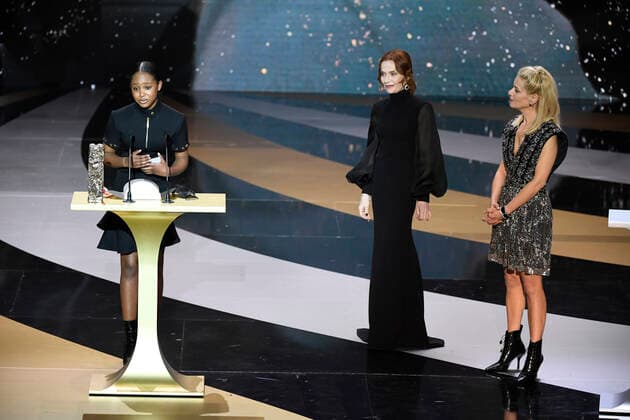 Filmpreis Cesar - Preisverleihung Fathia Youssouf meilleur Espoir feminin dans Mignonnes Isabelle Huppert Marina Fois CELEBRITES : 46e Ceremonie des Cesar 2021 - Paris - 12 03 2021 BertrandGuay Pool PANORAMIC 