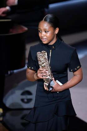 Filmpreis Cesar - Preisverleihung Fathia Youssouf meilleur Espoir feminin dans Mignonnes CELEBRITES : 46e Ceremonie des Cesar 2021 - Paris - 12 03 2021 PierreVillard Pool PANORAMIC 