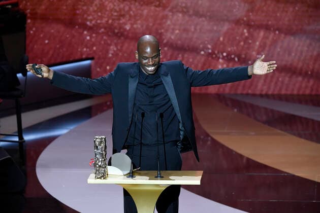 Filmpreis Cesar - Preisverleihung Jean Pascal Zadi Meilleur Espoir Masculin dans Tout simplement noir CELEBRITES : 46e Ceremonie des Cesar 2021 - Paris - 12 03 2021 PierreVillard Pool PANORAMIC 