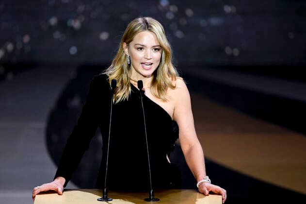 Filmpreis Cesar - Preisverleihung Virginie Efira CELEBRITES : 46e Ceremonie des Cesar 2021 - Paris - 12 03 2021 BertrandGuay Pool PANORAMIC 