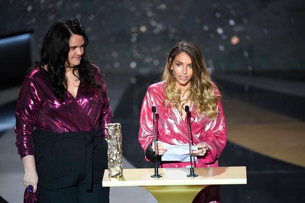Filmpreis Cesar - Preisverleihung Margaux Lorier et Sofia Alaoui Cesar du meilleur court Metrage Qu importe si les bÃªtes meurent CELEBRITES : 46e Ceremonie des Cesar 2021 - Paris - 12 03 2021 BertrandGuay Pool PANORAMIC 