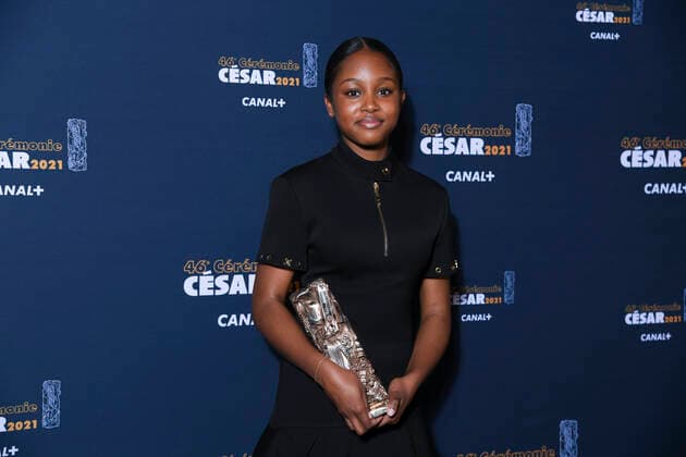 Filmpreis Cesar - Preisverleihung Fathia Youssouf meilleur Espoir feminin dans Mignonnes CELEBRITES : 46e Ceremonie des Cesar 2021 - Paris - 12 03 2021 PascalLeSegretain Pool PANORAMIC 