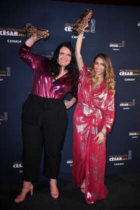 Margaux Lorier et Sofia Alaoui Cesar du meilleur court Metrage Qu importe si les betes meurent CELEBRITES : 46e Ceremonie des Cesar 2021 - Paris - 12 03 2021 DavidNiviere Pool PANORAMIC 