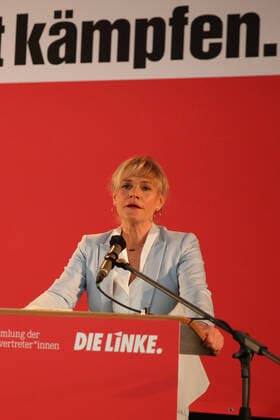 Blick am Sonnabend (13.03.2021) in Demmin (Landkreis Mecklenburgische Seenplatte) auf die Landesvertreterversammlung der Partei die Linke. Bei der Veranstaltung waren mehr als 100 Vertreter anwesend. Sie wählten die Kandidaten für die Landtags- und Bundestagswahl im Jahr 2021. Im Bild Simone Oldenburg Spitzenkandidatin *** View on Saturday 13 03 2021 in Demmin county Mecklenburg Lake District on the state representative meeting of the party the Left At the event, more than 100 representatives were present They elected the candidates for the state parliament and federal elections in 2021 In the picture Simone Oldenburg top candidate