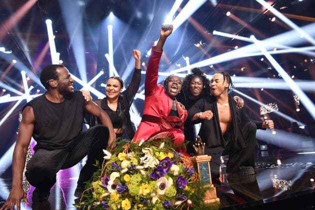 Bilder des Jahres 2021, Entertainment 03 März Entertainment Themen der Woche KW10 News Bilder des Tages The winner of the Swedish Melodifestivalen Tusse (Tousin Chiza) celebrates with his dancers on stage at Annexet in Stockholm, Sweden on March 13, 2021. Tusse will represent Sweden at the Eurovision Song Contest 2021 in Rotterdam in May with the song Voices . STOCKOLM SWEDEN MUSIC x10060x *** The winner of the Swedish Melodifestivalen Tusse Tousin Chiza celebrates with his dancers on stage at Annexet in Stockholm, Sweden on March 13, 2021 Tusse will represent Sweden at the Eurovision Song Contest 2021 in Rotterdam in May with the song Voices STOCKOLM SWEDEN MUSIC x10060x,  Copyright: xHenrikxMontgomery TTx SWEDEN MELODIFESTIVALEN ESC ENTRY
