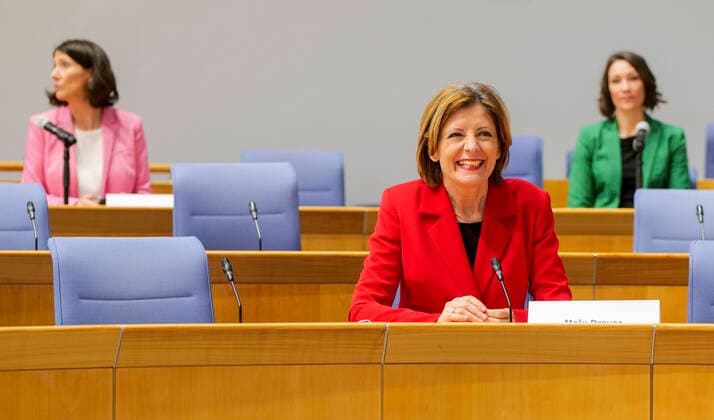 Bilder des Jahres 2021, News 03 März News Themen der Woche KW10 Landtagswahl Rheinland-Pfalz 2021, Wahl zum rheinland-pfälzischen Landtag, Pressekonferenz der LPK - Landespressekonferenz im Plenarsaal des Landtages SPD Spitzenkandidatin Malu Dreyer und im Hintergrund Daniela Schmitt (FDP) und Anne Spiegel (Grüne) 14.03.21 *** State parliament election Rhineland-Palatinate 2021, election to the Rhineland-Palatinate state parliament, press conference of the LPK state press conference in the plenary hall of the state parliament SPD top candidate Malu Dreyer and in the background Daniela Schmitt FDP and Anne Spiegel Grüne 14 03 21