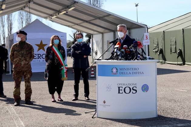photo ipp clemente marmorino milan 15 03 2021 emergency coronavirus covid 19 inauguration of the first drive through for tampons converted into a vaccination centre in the photo the minister of defence lorenzo guerrini with attilio fontana president of the lomabrdia region and anna scavuzzo deputy mayor and councillor for safety of the city of milan drive throu vaccinatio  0