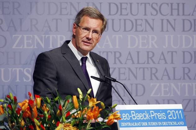 Preistraeger Christian Wulff Bundespraesident der Bundesrepublik Deutschland bei der Verleihung des Leo-Baeck-Preises 2011 des Zentralrates der Juden in Deutschland im im Juedischen Museum Berlin. *** Laureate Christian Wulff President of the Federal Republic of Germany at the award ceremony of the Leo Baeck Prize 2011 of the Central Council of Jews in Germany at the Jewish Museum Berlin Copyright: xEventpressxRadkex