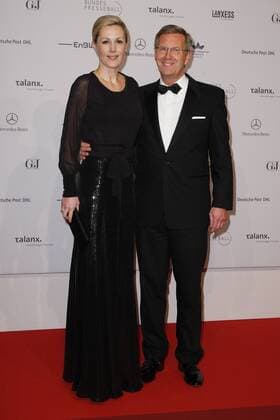 BundesprÃ?sident Christian Wulff und Frau Bettina beim Bundespresseball 2011 im Hotel InterContinental Berlin in Berlin. *** Federal President Christian Wulff and his wife Bettina at the Federal Press Ball 2011 at the Hotel InterContinental Berlin in Berlin Copyright: xEventpressxRadkex