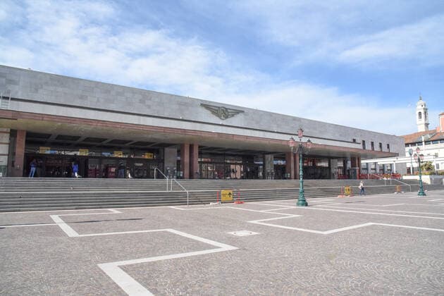 Coronavirus in Italien, Harter Lockdown in Venedig Venice Train Station during Venice in the Red Zone, News in Venice, Italy, March 15, 2021 Editorial Usage Only  Copyright: xLiveMedia SimonexPiccirillix xIPAx