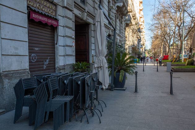 Coronavirus in Italien, Lockdown in Mailand Milan, closed premises along Corso Sempione following the entry into the red zone of the Lombardy Region Editorial Usage Only  Copyright: xMassimoxAlbericox xIPAx