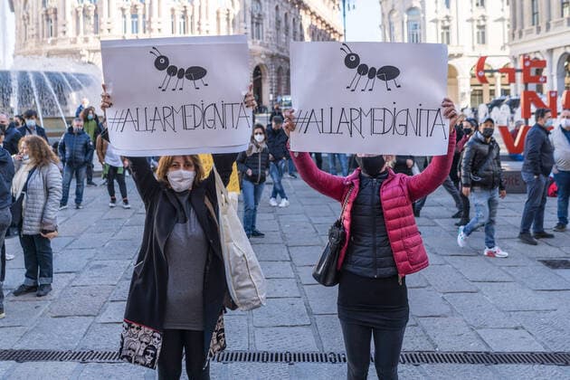 Coronavirus in Italien, Protest gegen Corona-Maßnahmen in Genua Genoa, the protest of the restaurateurs returns: the procession parades through the streets of the city Editorial Usage Only  Copyright: xMarinaxMazzolix xIPAx