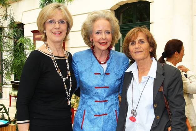 Baerbel Dieckmann ( Welthungerhilfe ) und Isa Graefin von Hardenberg mit Ingeborg Schaeuble beim Anna von Griesheim - Ladies Lunch im Hotel Brandenburger Hof in Berlin *** Baerbel Dieckmann Welthungerhilfe and Isa Graefin von Hardenberg with Ingeborg Schaeuble at the Anna von Griesheim Ladies Lunch at the Hotel Brandenburger Hof in Berlin Copyright: xEventpressxHerrmannx