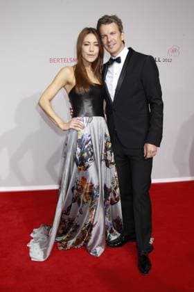 Markus Lanz und Freundin Angela Gessmann auf dem Roten Teppich beim - Rosenball 2012 - der Bertlsmann AG zugunsten der Stiftung Deutsche Schlaganfall-Hilfe im Hotel InterContinental in Berlin. *** Markus Lanz and girlfriend Angela Gessmann on the Red Carpet at the Rose Ball 2012 of Bertlsmann AG for the benefit of the German Stroke Foundation at the Hotel InterContinental in Berlin Copyright: xEventpressxHerrmannx
