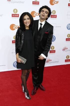 Rolando Villazon and wife Lucia on the Red Carpet at the ECHO Klassik 2012 award ceremony at the Konzerthaus Berlin on the Gendarmenmarkt in the heart of Berlin. Copyright: xEventpressxHerrRax