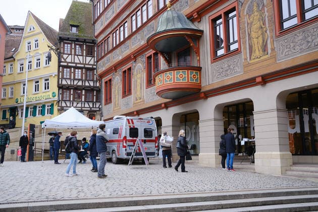 Tuebingen Tuebingen to become model city for Corona relaxations, 16 03 2021 Corona rapid test station at Tuebingen town hall Tuebingen day ticket issued if test negative Tuebingen, 16 03 2021 Copyright: xEibner-Pressefoto ThomasxDingesx EP_TDS