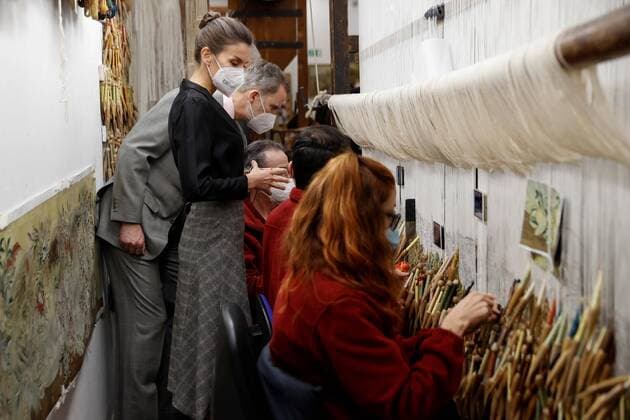 Bilder des Jahres 2021, Entertainment 03 März Entertainment Themen der Woche KW11 Entertainment Bilder des Tages King Felipe VI (L) and Queen Letizia (C) visit the Royal Tapestry Factory in Madrid, Spain, 16 March 2021, on occasion of its 300 anniversary. King and Queen of Spain visit the Royal Tapestry Factory on its 300 anniversary !ACHTUNG: NUR REDAKTIONELLE NUTZUNG!  Copyright: xChemaxMoyax GRAF6070 20210316-637515014216071296