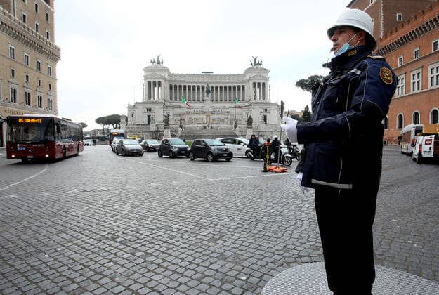 Rome, Vigili Urbani in Piazza Venezia deserted due to the new government restrictions to fight the Covid 19 pandemic Pictured:  Copyright: xPieroxTenaglix xIPAx xPieroxTenaglix