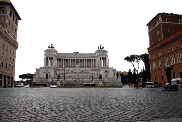 Rome, Vigili Urbani in Piazza Venezia deserted due to the new government restrictions to fight the Covid 19 pandemic Pictured:  Copyright: xPieroxTenaglix xIPAx xPieroxTenaglix