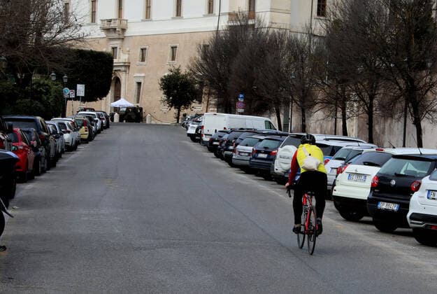 Rome, Bicycles in Trinita dei Monti deserted due to the new government restrictions to fight the Covid 19 pandemic Pictured:  Copyright: xPieroxTenaglix xIPAx xPieroxTenaglix