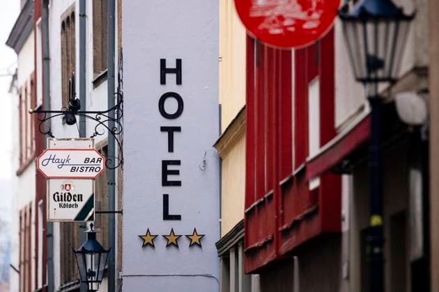 A hotel in Colognes old town More and more hotels in Cologne and Bonn are offering so-called home office rooms The Corona protection ordinance allows this type of hotel use in NRW, also that hoteliers can entertain their guests via room service Topic image, symbol image Cologne, 15 03 2021 Foto:xC.xHardtx xFuturexImage