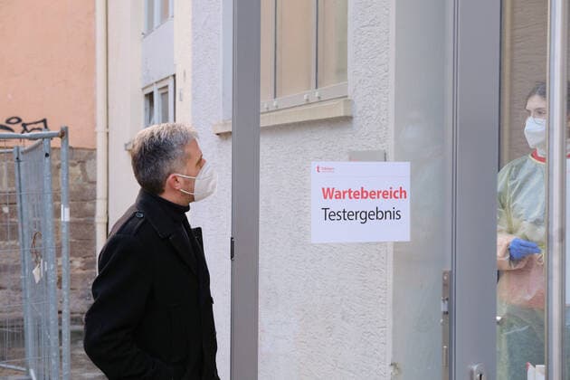 Tuebingen Boris Palmer Tuebingen to become model town for Corona relaxations, 16 03 2021 Mayor Boris Palmer visits Corona rapid test station at culture hall and enquires Tuebingen, 16 03 2021 Copyright: xEibner-Pressefoto ThomasxDingesx EP_TDS
