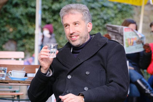Tuebingen Boris Palmer Tuebingen becomes model city for Corona easing, 16 03 2021 Mayor Boris Palmer sits in outdoor restaurant and drinks a glass of water Tuebingen, 16 03 2021 Copyright: xEibner-Pressefoto ThomasxDingesx EP_TDS