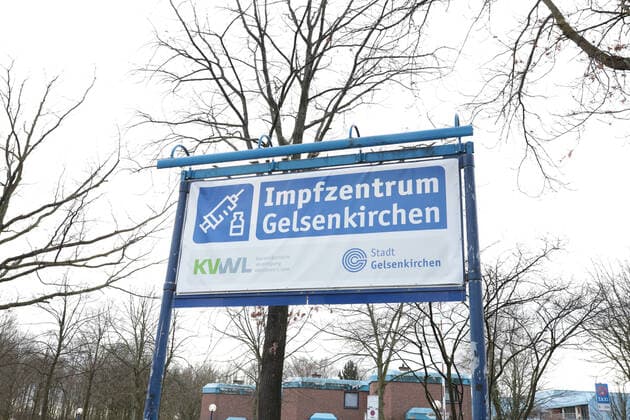 16 03 2021, News, Politics, Photographs taken at the vaccination centre in Gelsenkirchen the day after it was announced that AstraZenecas vaccine would no longer be given Gelsenkirchen Emscher Lippe Halle Impfzentrum Gelsenkirchen NRW Germany xRHR PHOTO 219x RHR-FOTO 219