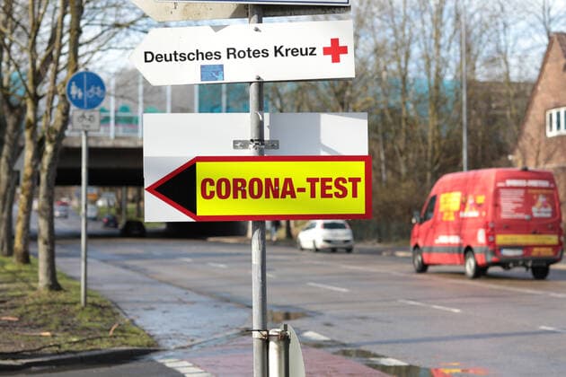 16 03 2021, News, Politics, Photographs taken at the vaccination centre in Gelsenkirchen the day after it was announced that AstraZenecas vaccine would no longer be given Gelsenkirchen Emscher Lippe Halle Impfzentrum Gelsenkirchen NRW Germany xRHR PHOTO 219x RHR-FOTO 219