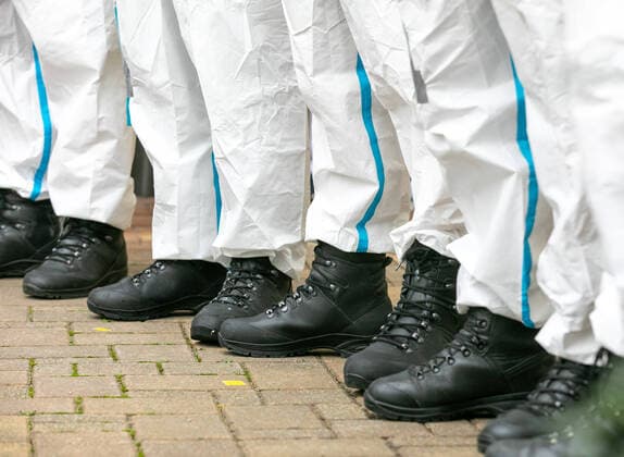 29 10 2020, Germany, symbolic photo, the Bundeswehr is helping out during the Corona pandemic in various public institutions, such as in old peoples homes caring for the elderly or in town halls tracing the contacts of infected people, on the photo the shoes, boots of Bundeswehr soldiers, female soldiers in protective suits photographed befor