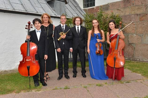 Irene Schulte Hillen with the scholarship holders of the foundation Summer concert of the Deutsche Stiftung Musikleben in the St Severin Church in Keitum Sylt Copyright: xEventpressxRexx