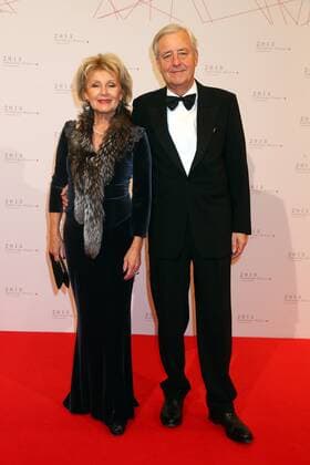 Heinrich von Rantzau mit Frau Annette bei der Verleihung des - Preis fuer Verstaendigung und Toleranz 2013 - des Juedischen Museum in Berlin Dinner *** Heinrich von Rantzau with his wife Annette at the award ceremony of the Prize for Understanding and Tolerance 2013 of the Jewish Museum in Berlin Dinner Copyright: xEventpressxHerrmannx