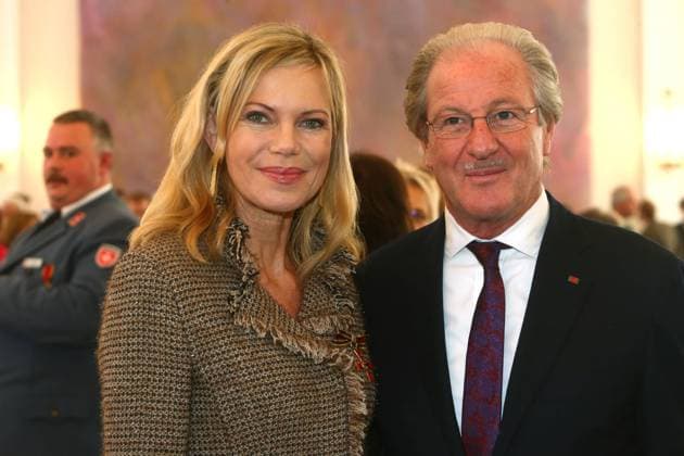 Der Bundespraesident verleiht den -Verdienstorden der Bundesrepublik Deutschland- an Nina Ruge mit Mann Wolfgang Reitzle anlaesslich des Tages des Ehrenamtes im Schloss Bellevue in Berlin *** The German President awards the Order of Merit of the Federal Republic of Germany to Nina Ruge and her husband Wolfgang Reitzle on the occasion of the Day of Volunteerism at Bellevue Palace in Berlin. Copyright: xEventpressxHerrmannx