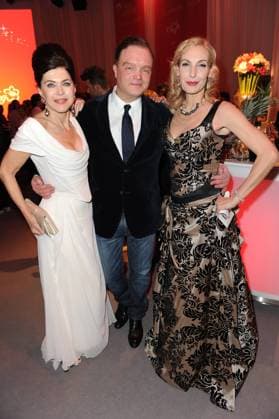 v.l. Anja Kruse, Alexander zu Schaumburg-Lippe, Ute Lemper Barbara Tag Charity Gala im Postpalast in Muenchen. *** f l Anja Kruse, Alexander zu Schaumburg Lippe, Ute Lemper Barbara Tag Charity Gala in the Postpalast in Munich Copyright: xEventpressxHannesxMagerstaedtx