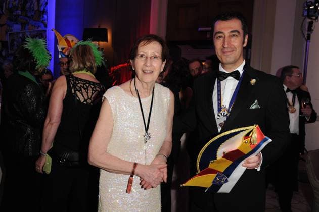 Heide Simonis und Cem Özdemir bei der Verleihung zum - Ordens Wider den tierischen Ernst - durch den Aachner Karnevals Verein AKV am 15.02.2014 im Aachner Eurogress *** Heide Simonis and Cem Özdemir at the award ceremony for the order Wider den tierischen Ernst by the Aachner Karnevals Verein AKV on 15 02 2014 at the Aachner Eurogress Copyright: xEventpressxAdolphx