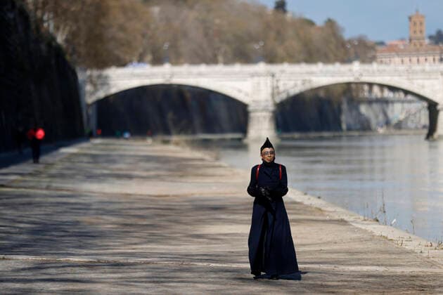 Rome, 17 March 2021. Runners and cyclists on the Lungotevere during the lockdown to combat the Covid-19 epidemic. Editorial Usage Only  Copyright: xVincenzoxLivierix xIPAx