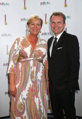 Marion Horn mit dem Chef der Techniker Krankenkasse Dr. Jens Baas bei der Verleihung des Gesundheitspreises - pulsus-Award 2014-, vergeben von der Bild am Sonntag und Techniker Krankenkasse im Springer Hauch in Berlin *** Marion Horn with the head of Techniker Krankenkasse Dr Jens Baas at the presentation of the health prize pulsus Award 2014 , awarded by Bild am Sonntag and Techniker Krankenkasse at Springer Hauch in Berlin. Copyright: xEventpressxHerrmannx